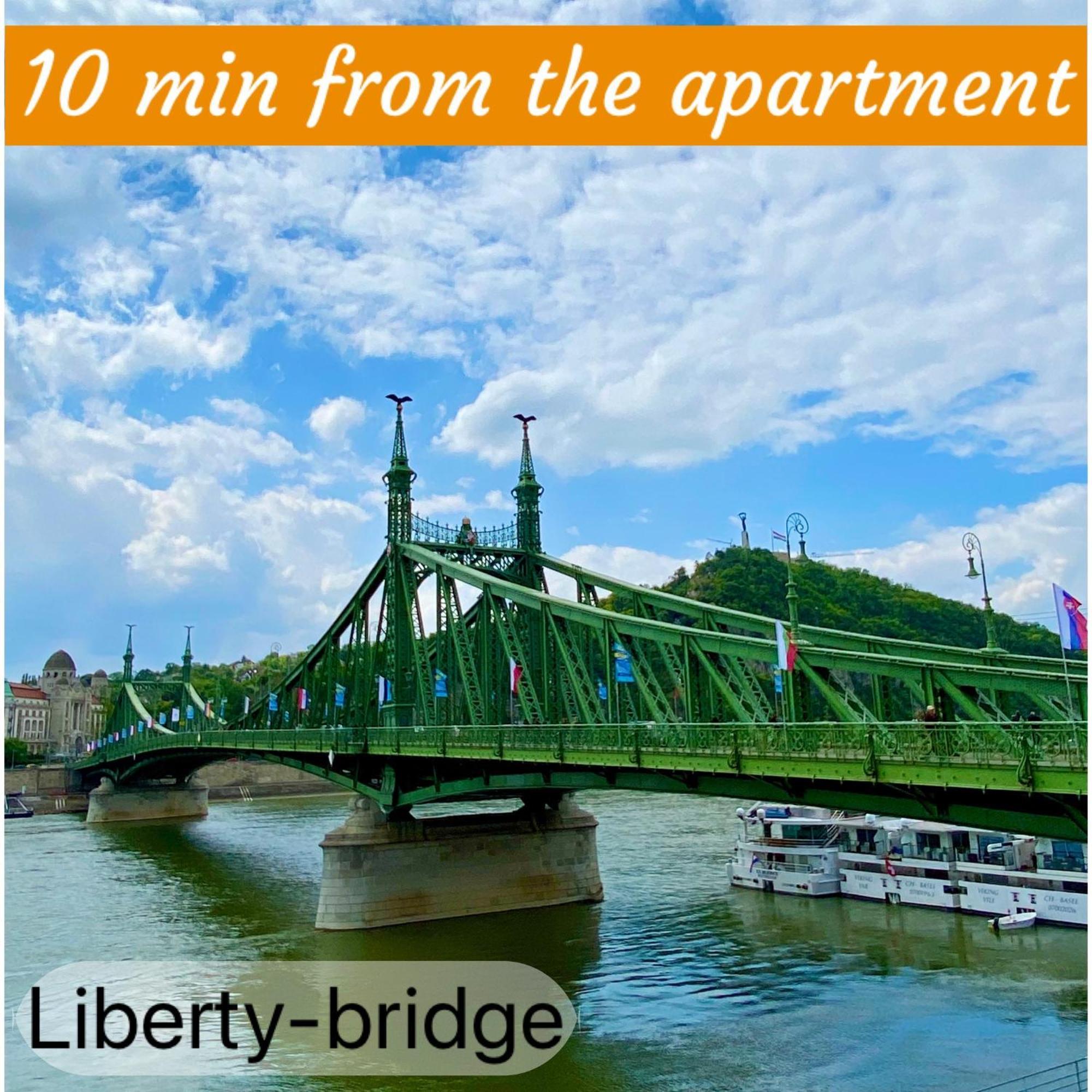 My Little Budapest, Center * Будапешт